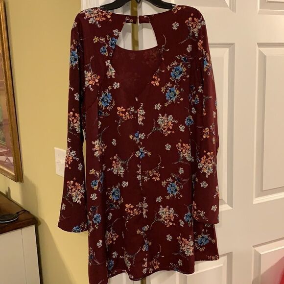 Beautiful mini 1X dress - Picture 2 of 10